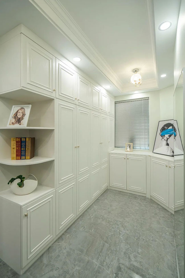 120㎡現代三居，飄窗與收納柜結合，打造實用起居臥室